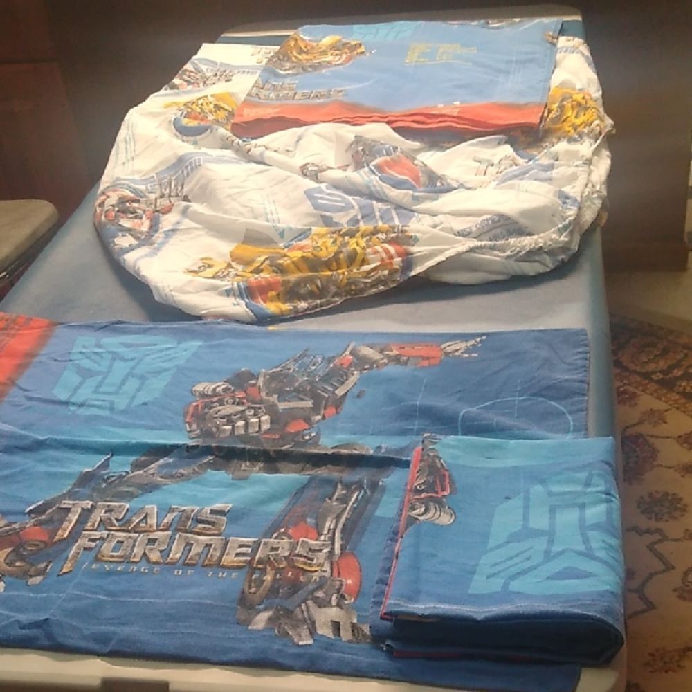 Hasbro Transformers 2009 Full size Bedding SheetsTwo pillow cases- Blue and Red